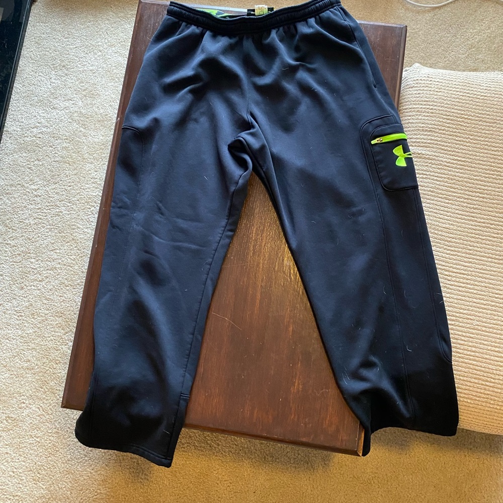Mens large under armor sweat pants.